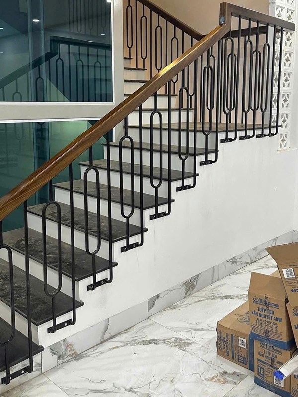 Cầu thang sắt đẹp 60