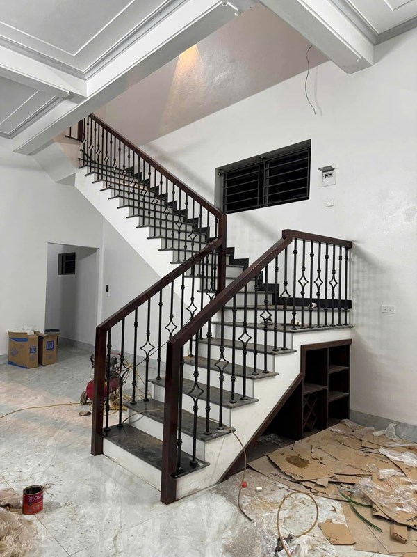 Cầu thang sắt đẹp 80