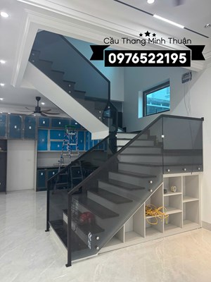 Cầu thang kính đẹp 45