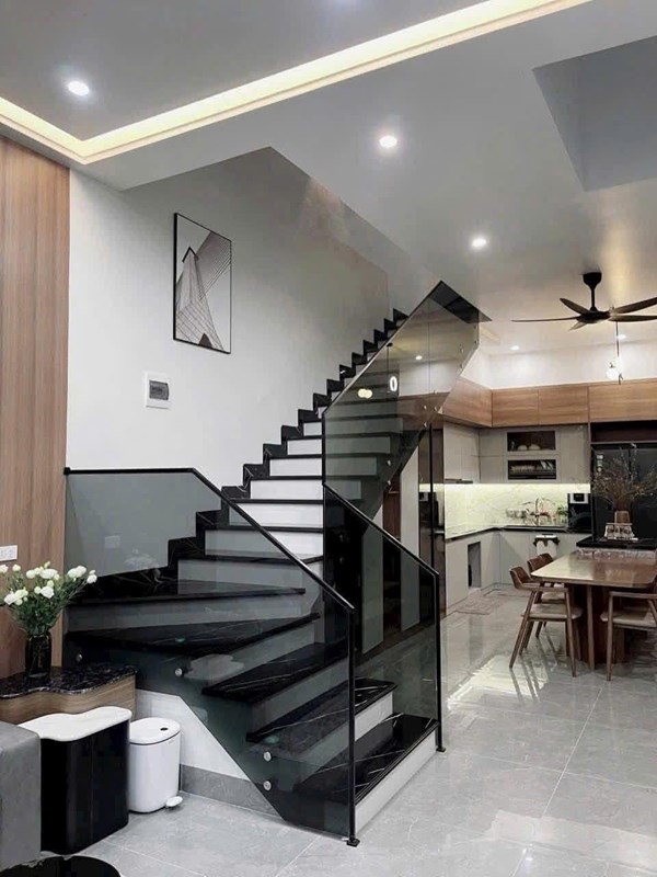 Cầu thang kính đẹp 43