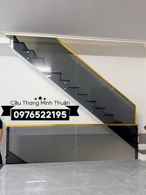 Cầu thang kính đẹp 42