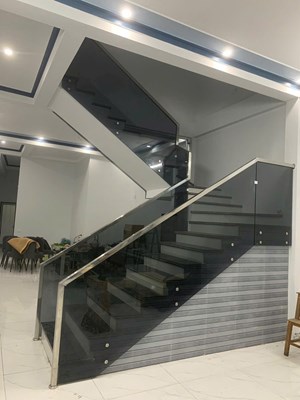 Cầu thang kính đẹp 37