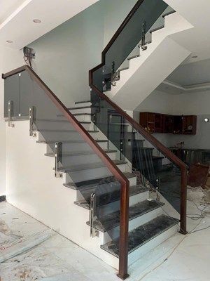 Cầu thang kính đẹp 35