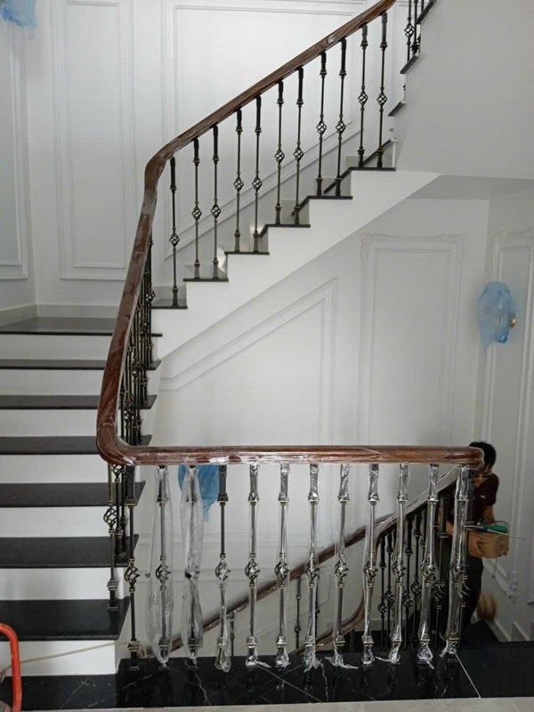 Mẫu Cầu Thang Sắt Nhập Khẩu 07