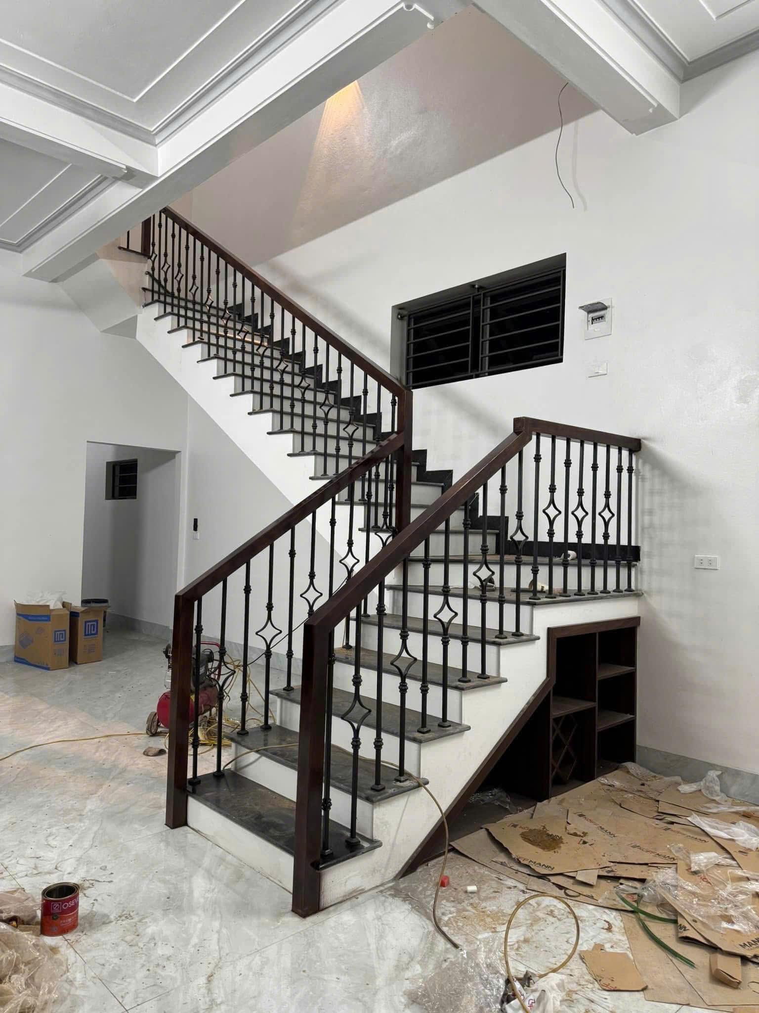 Cầu thang sắt đẹp 80