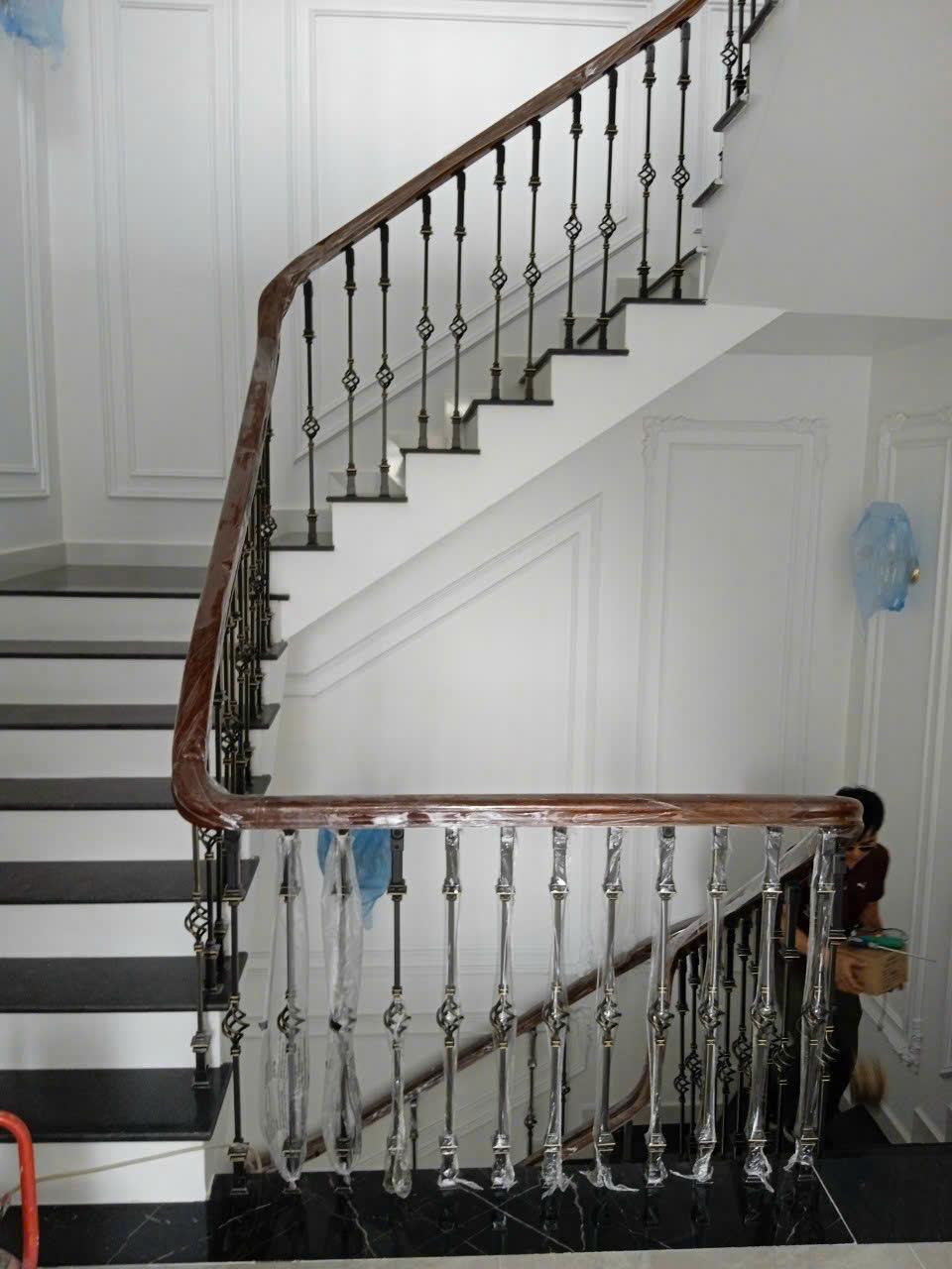 Mẫu Cầu Thang Sắt Nhập Khẩu 07