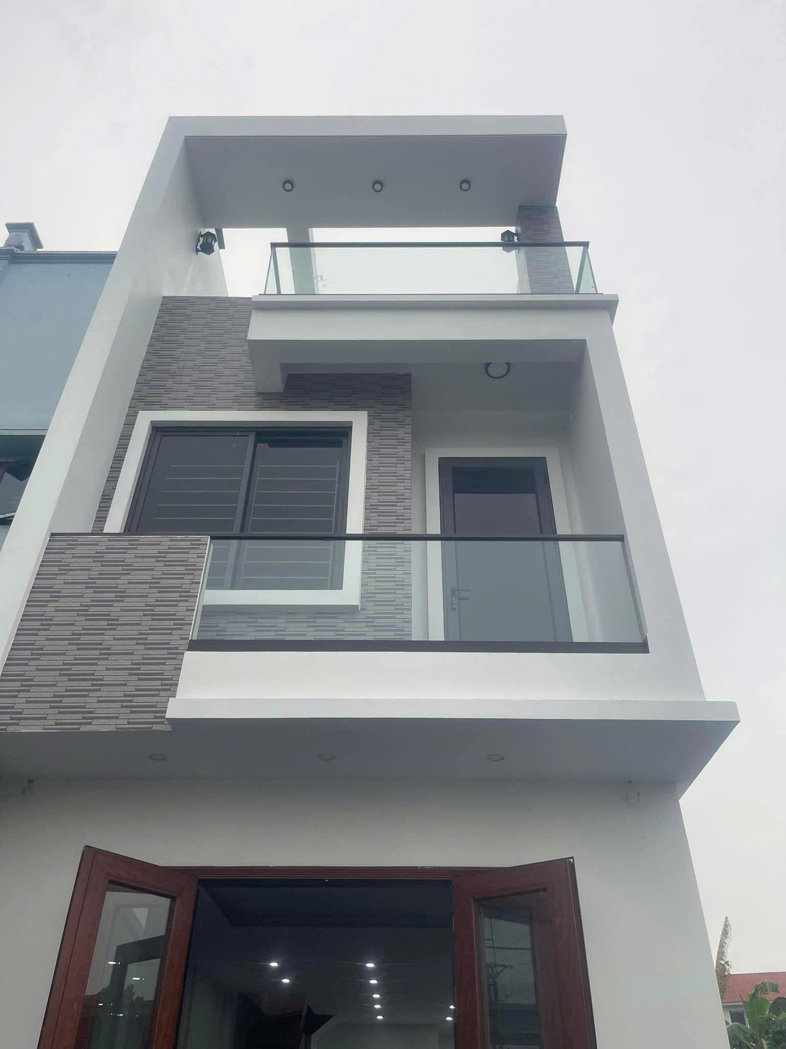 Mẫu ban công kính đẹp 88
