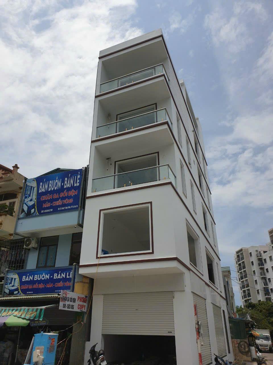 Mẫu ban công kính đẹp 94