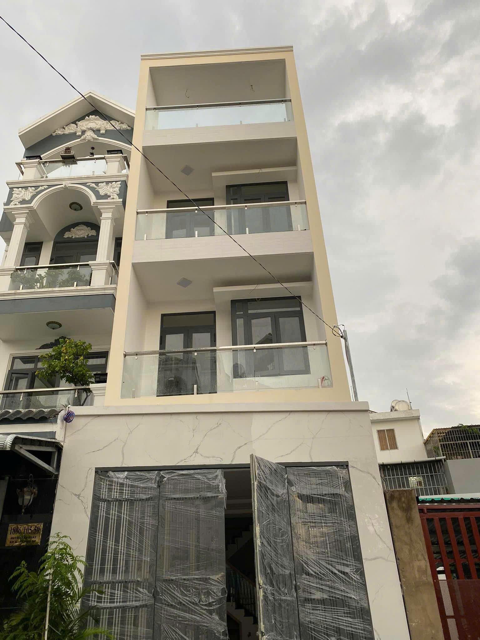 Mẫu ban công kính đẹp 98