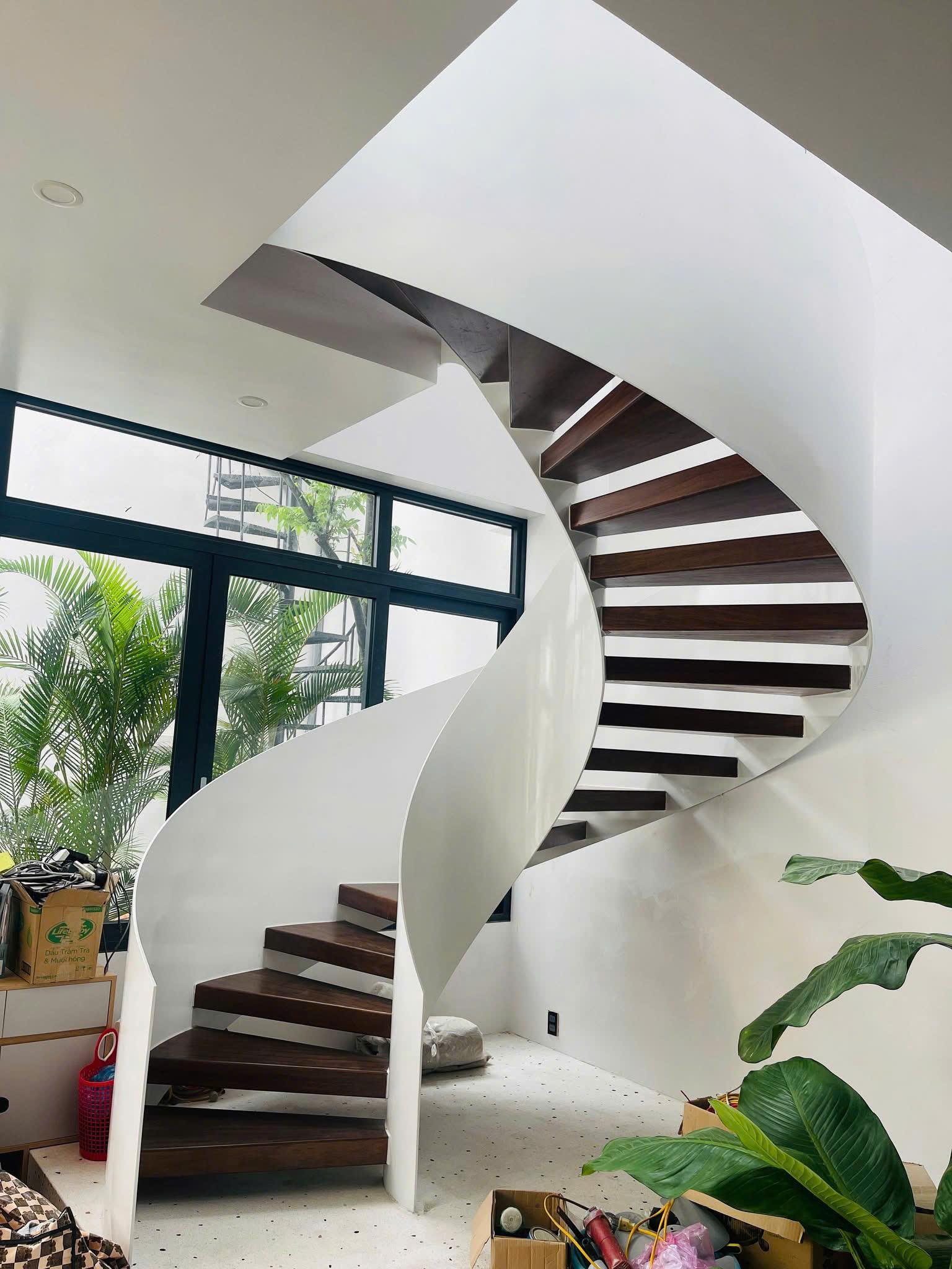 Mẫu cầu thang ốc xoáy 46