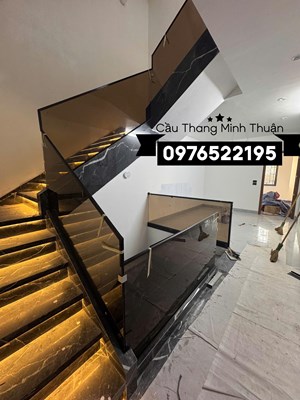 Mẫu cầu thang kính đẹp 157