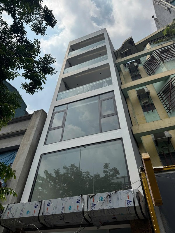Mẫu ban công kính đẹp 85