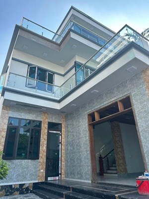 Mẫu ban công kính đẹp 86
