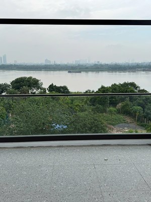 Mẫu ban công kính đẹp 87