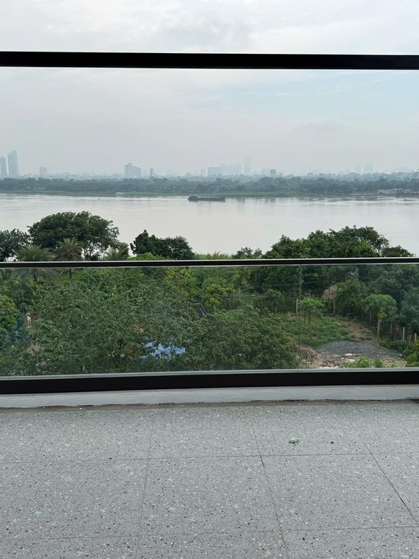 Mẫu ban công kính đẹp 87