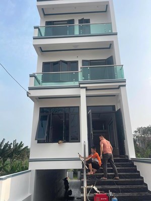 Mẫu ban công kính đẹp 96