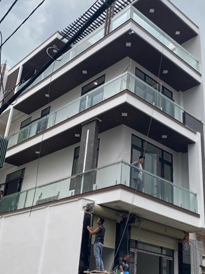 Mẫu ban công kính đẹp 99