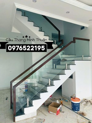 Cầu thang kính đẹp 61